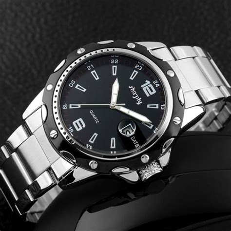 Montres Hommes en Noir par Burberry .